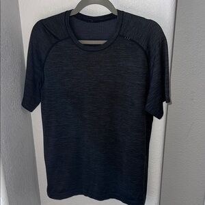 Lululemon Men's Black Heathered T-Shirt Size M